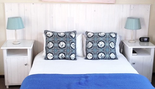 Double Room (en-suite with shower)
