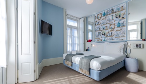 Habitación clásica con 1 cama doble o 2 individuales, vistas a la ciudad