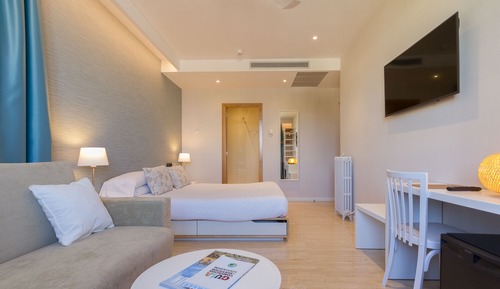 Habitación familiar, vistas parciales al mar