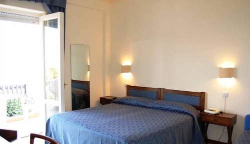 Habitación estándar con 1 cama doble o 2 individuales