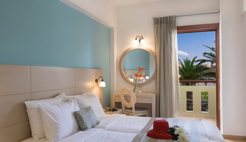 Habitación doble, vistas parciales al mar