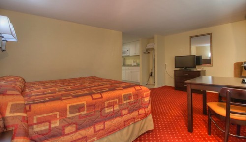 Estudio tradicional, 1 cama de matrimonio grande, cocina básica