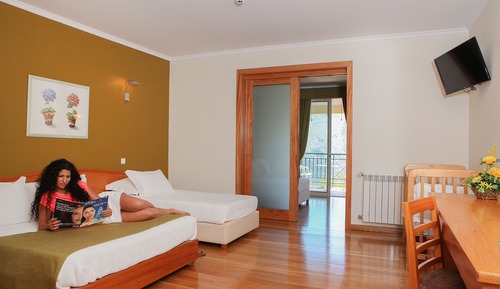 Habitación superior con 1 cama doble o 2 individuales