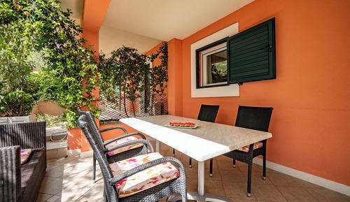 One Bedroom Apartment Annex With Terrace