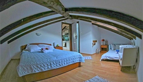Habitación familiar (Attic)