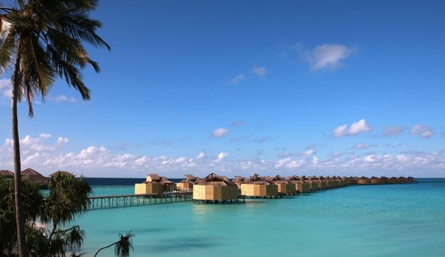 Villa (Laamu)