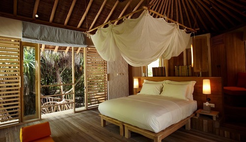 Lagoon Beach Villa with Pool
