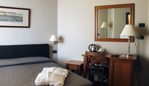 Habitación estándar doble, 1 cama de matrimonio, vistas al jardín (Senza accesso Spa)