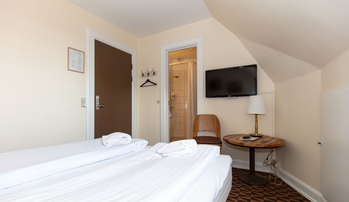Habitación básica con 1 cama doble o 2 individuales