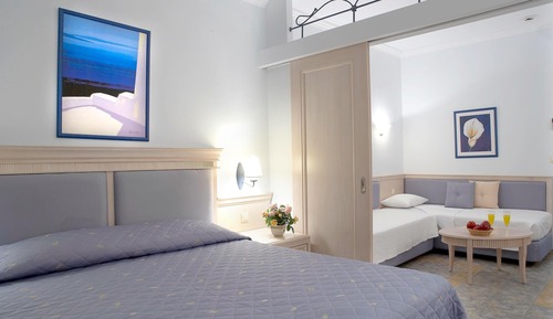 Habitación superior, vistas al complejo turístico