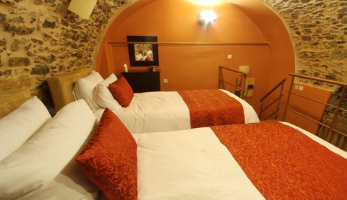 Suite (for 3)