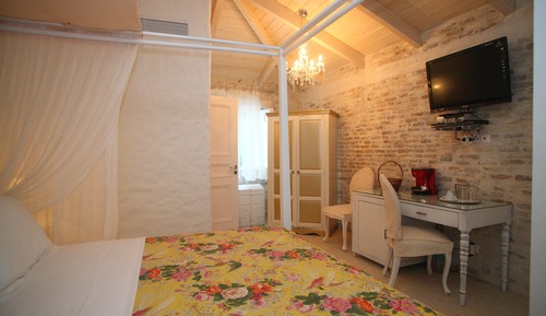 Suite, vistas al jardín (Yellow)