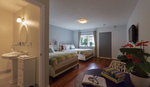 Habitación estándar, 2 camas de matrimonio, junto al lago