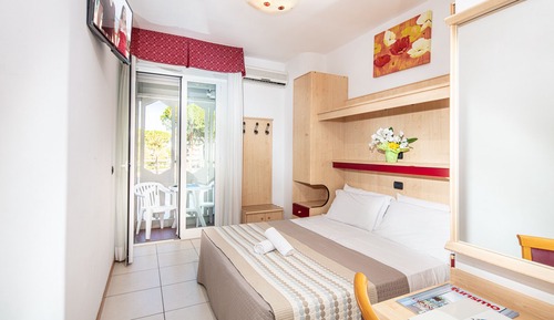 Habitación estándar con 1 cama doble o 2 individuales, balcón