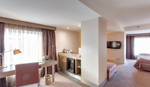 Grand Deluxe Room