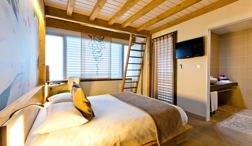 Suite (Mezzanine)