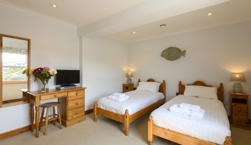 Ático superior, 2 habitaciones, 2 baños, vistas al mar