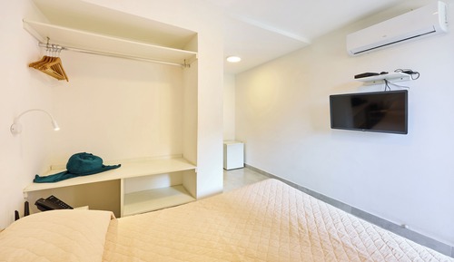 Habitación Confort doble, 1 cama doble, patio