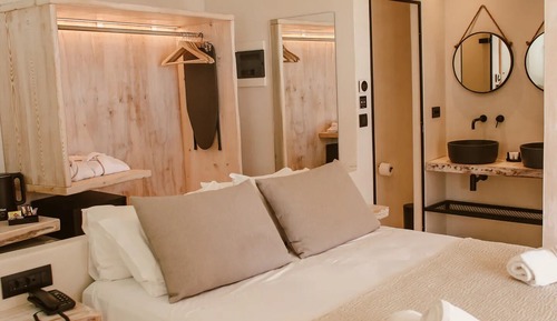 Junior Suite with Sharing Pool & Sea View