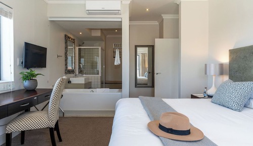 Village Room (Harbour Square)