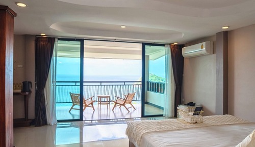 Treasure Hillside Family Suite Sea View