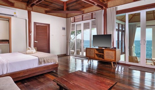 Prime Seafront Villa