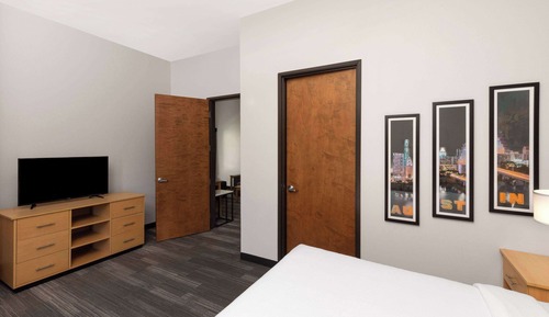 Suite familiar, 1 cama de matrimonio grande, no fumadores (Hearing, Mobility Tub w/Grab Bars)