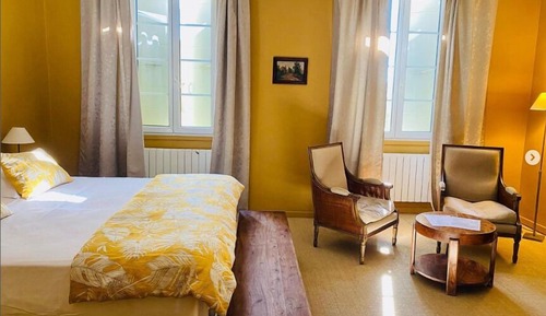 Habitación con 1 cama doble o 2 individuales, baño privado