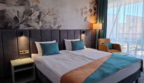 Habitación estándar con 1 cama doble o 2 individuales, balcón