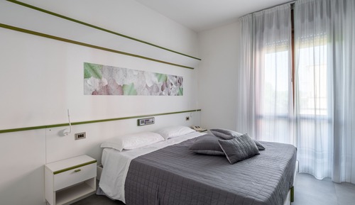 Habitación básica doble, 1 cama doble, balcón