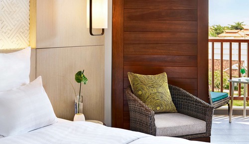 Deluxe Room, 1 Queen Bed, Garden View (or Pool view)