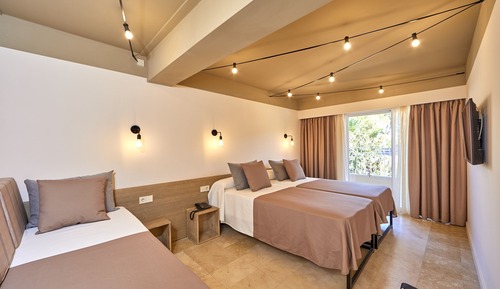 Habitación doble, balcón (Bed & Unlimited Brunch,2Adults+1Child)