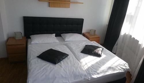 Habitación estándar doble, 1 cama de matrimonio, baño privado, vistas a la ciudad