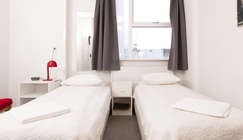 Habitación con 1 cama doble o 2 individuales, baño compartido