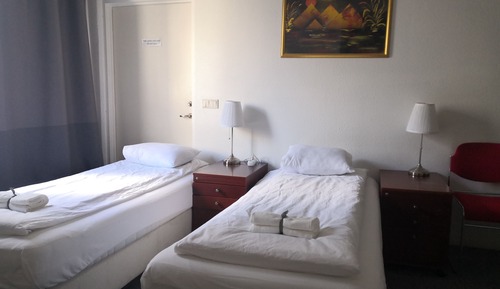 Habitación con 1 cama doble o 2 individuales, baño privado