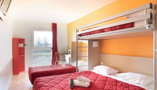 Habitación estándar, varias camas (1 Double bed and 2 Single beds)