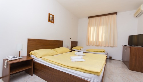 Habitación triple, balcón