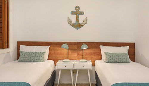 Apartamento superior, 2 habitaciones, vistas parciales al mar, planta baja