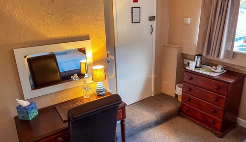 Habitación Confort doble, baño privado (Small Double 1 person)