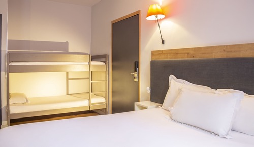 Habitación familiar, en edificio anexo (6 pers)