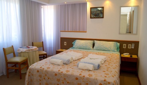 Habitación superior con 1 cama doble o 2 individuales