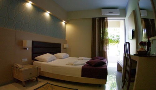 Habitación superior, vistas al jardín