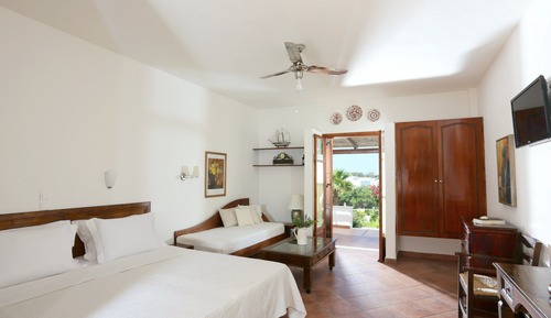 Estudio con vistas al jardín
