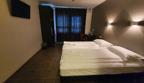 Habitación doble, en edificio anexo