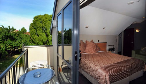 Studio with Balcony,Shower