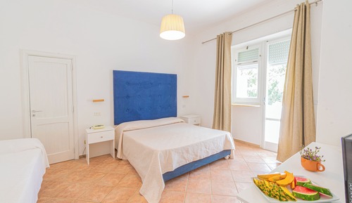 Habitación clásica con 1 cama doble o 2 individuales, vistas al mar