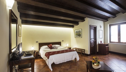 Suite junior, 1 cama de matrimonio grande, baño privado, junto a la montaña