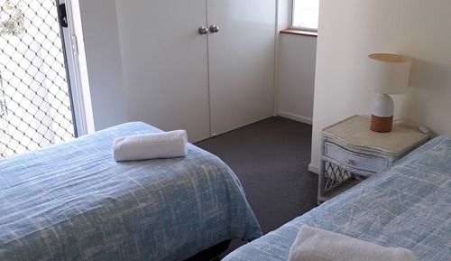 Apartamento ejecutivo, 3 habitaciones, 2 baños, vistas al mar