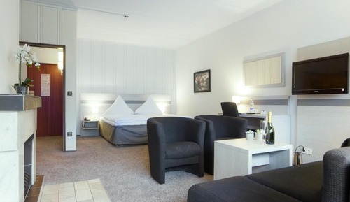 Suite (Pool)
