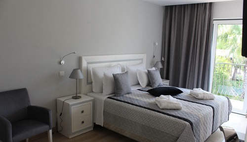 Habitación superior con 1 cama doble o 2 individuales, 1 habitación, en edificio anexo